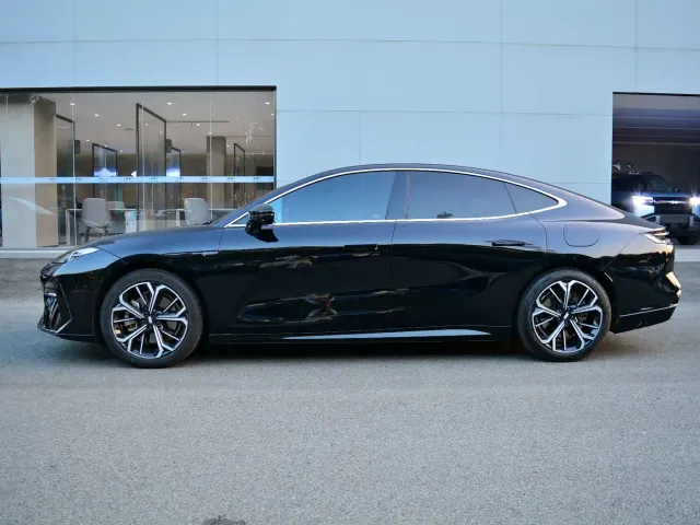 Geely Galaxy E8 — Фото автомобиля 4
