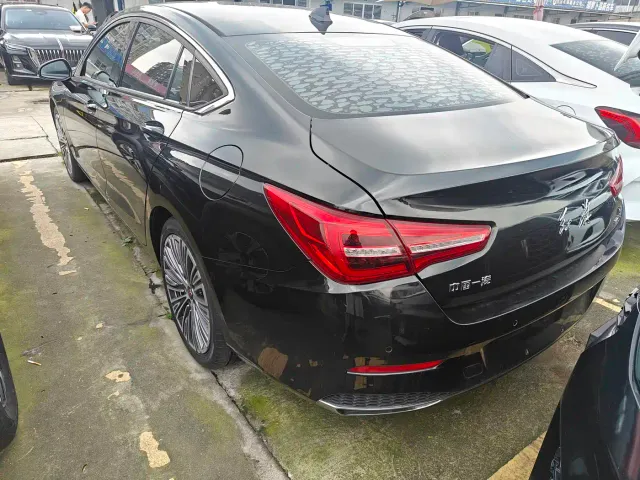 Hongqi H5 — Фото автомобиля 15