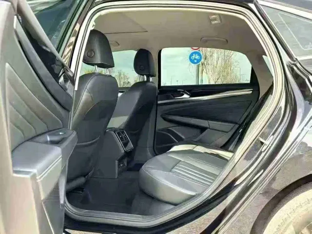 Volkswagen Passat — Фото автомобиля 4