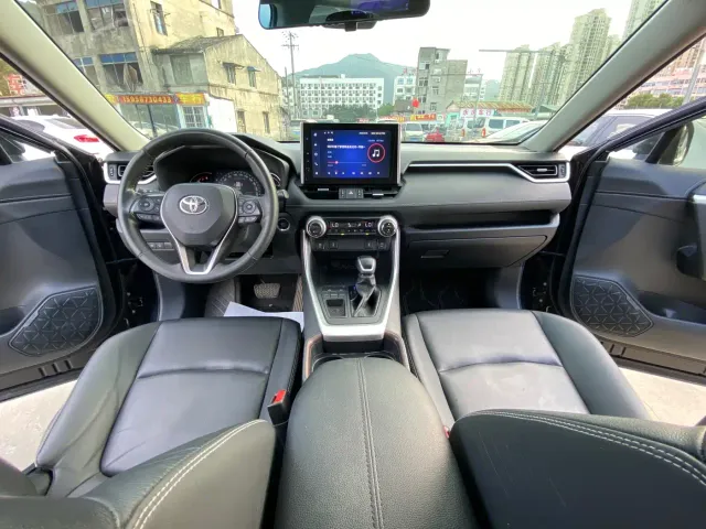 Toyota RAV4 — Фото автомобиля 15