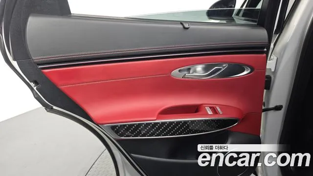 Genesis GV70 — Фото автомобиля 14
