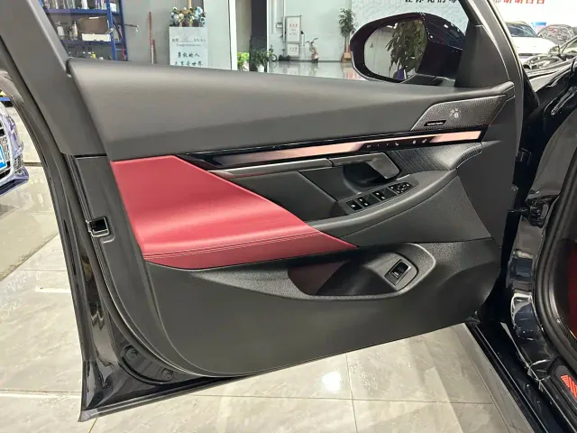 BMW 5 Series — Фото автомобиля 10