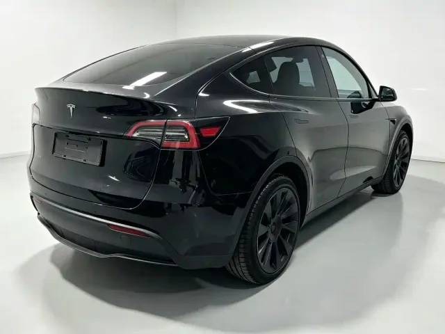Tesla Model Y — Фото автомобиля 4