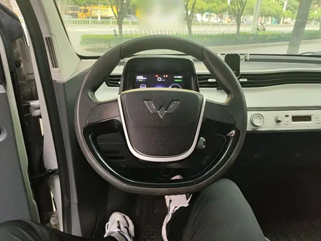 Wuling Hongguang Mini EV — Фото автомобиля 10