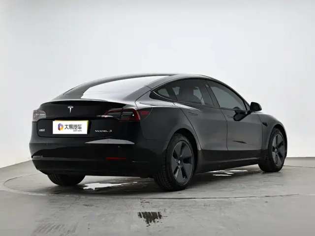 Tesla Model 3 — Фото автомобиля 3