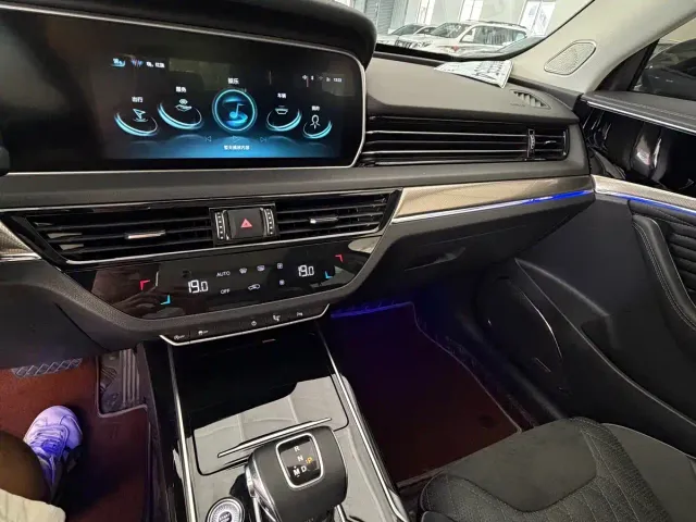 Hongqi HS5 — Фото автомобиля 13