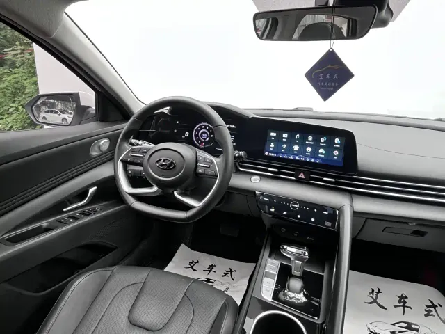 Hyundai Elantra — Фото автомобиля 4