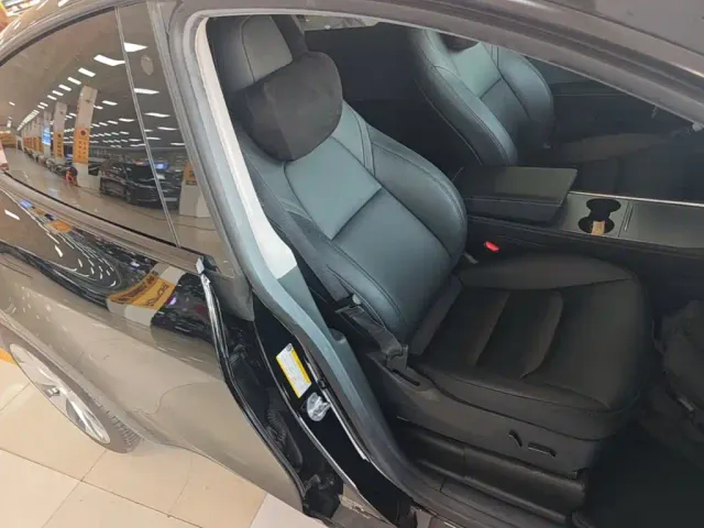 Tesla Model Y — Фото автомобиля 24