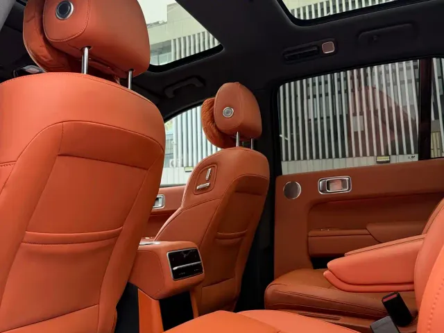 Li Auto L8 — Фото автомобиля 9