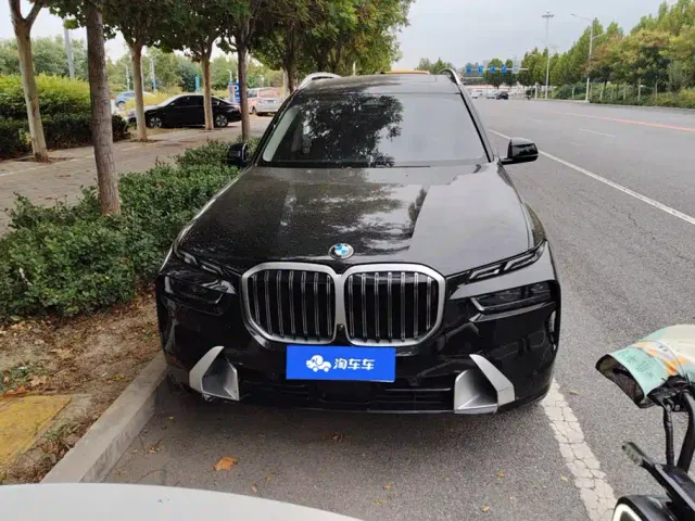 BMW X7 — Фото автомобиля 2