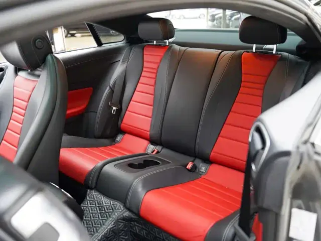 Mercedes-Benz E-Class — Фото автомобиля 4