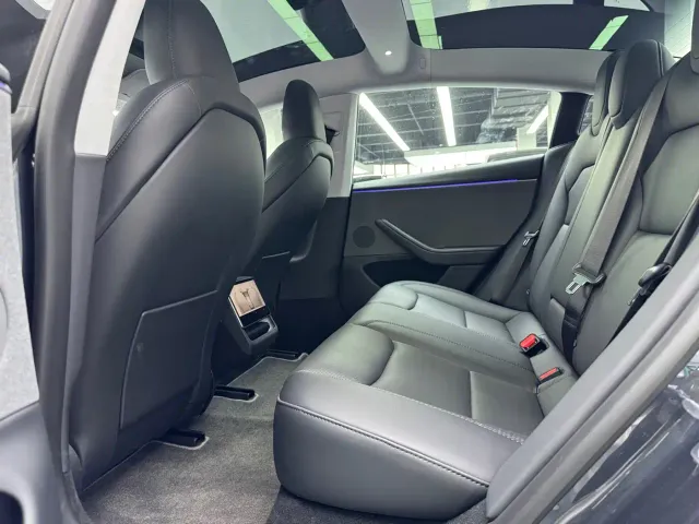 Tesla Model 3 — Фото автомобиля 8