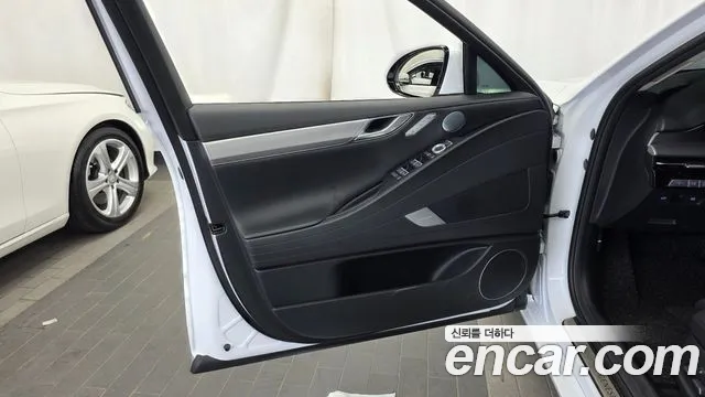 Genesis G80 Electrified G80 (RG3) — Фото автомобиля 18