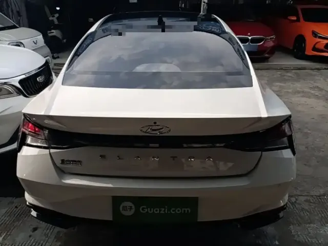 Hyundai Elantra 2022 1.5L CVT LUX Premium Edition — Фото автомобиля 5