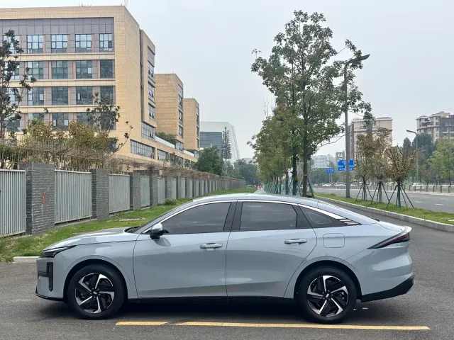 Geely Galaxy L6 — Фото автомобиля 15