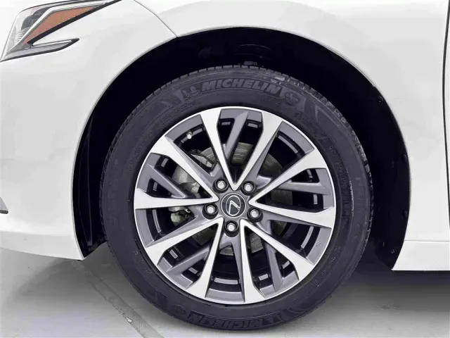 Lexus ES — Фото автомобиля 30
