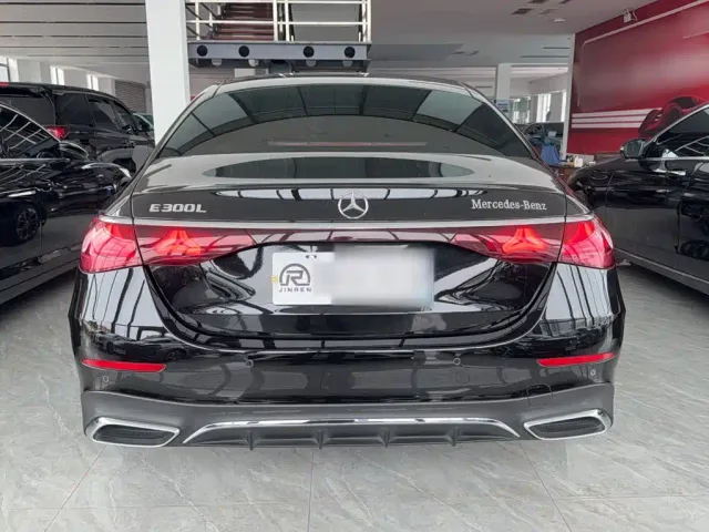 Mercedes-Benz E-Class — Фото автомобиля 14