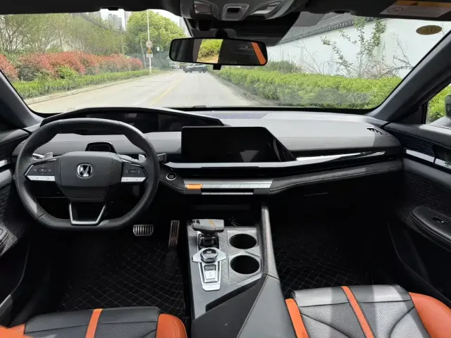 Changan Changan UNI-V 2024 1.5T Deluxe — Фото автомобиля 11