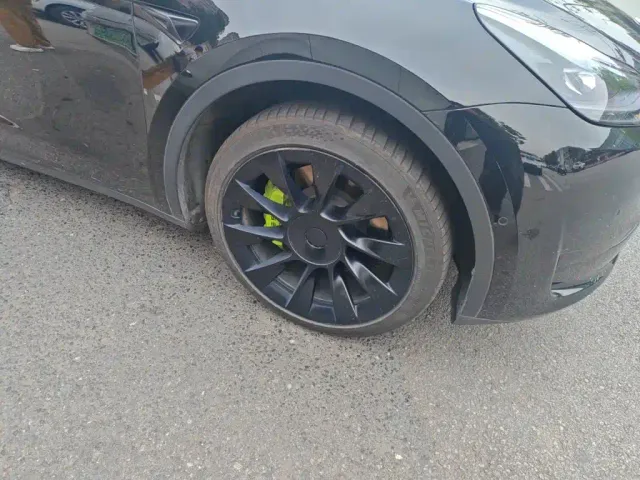 Tesla Model Y — Фото автомобиля 26