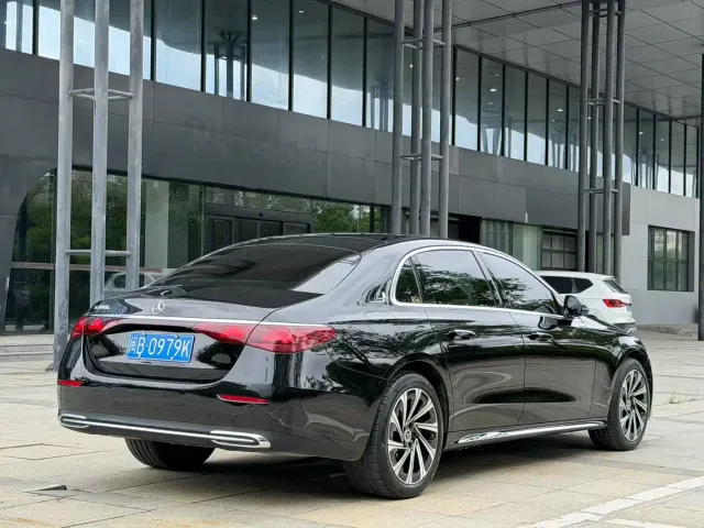 Mercedes-Benz E-Class — Фото автомобиля 5