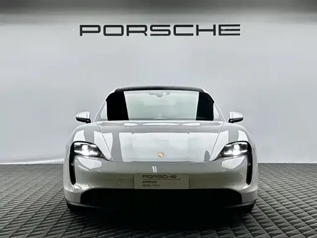 Porsche Taycan — Фото автомобиля 2