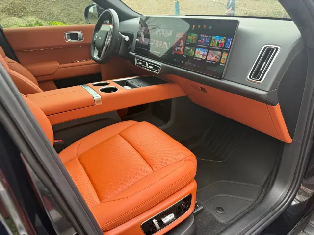 Li Auto L8 — Фото автомобиля 18