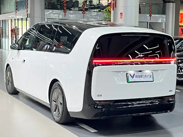 Li Auto MEGA — Фото автомобиля 11