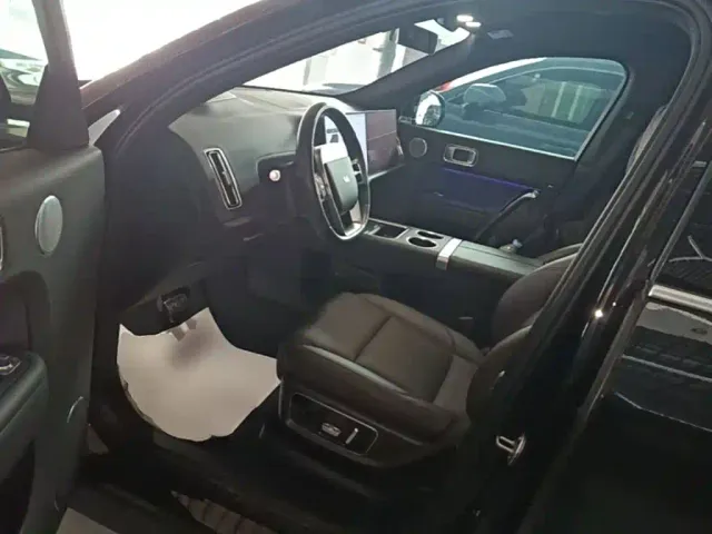 Li Auto L9 — Фото автомобиля 15