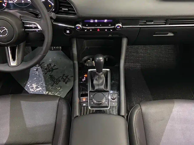 Mazda Axela — Фото автомобиля 15