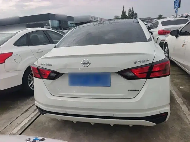Nissan Teana — Фото автомобиля 5
