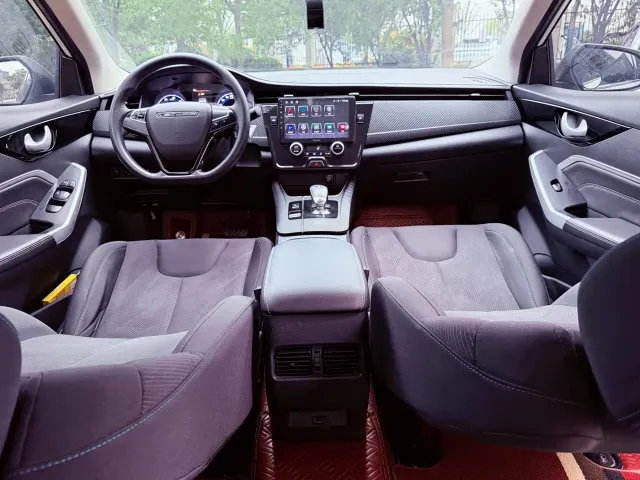 Venucia D60 EV — Фото автомобиля 13