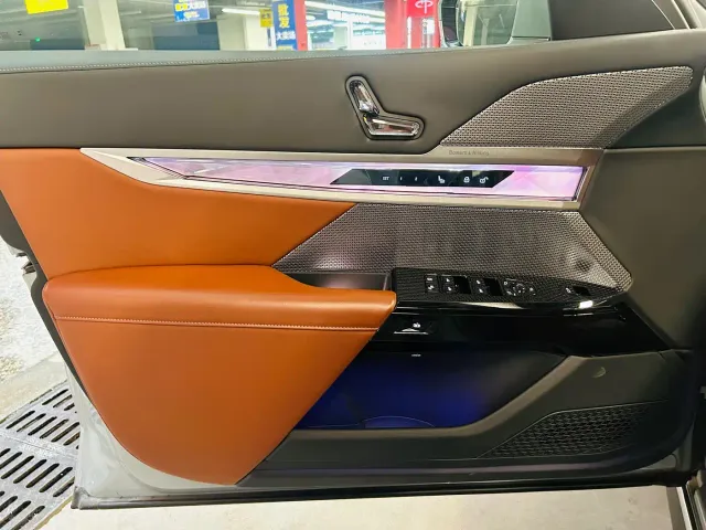 BMW 7 Series — Фото автомобиля 24