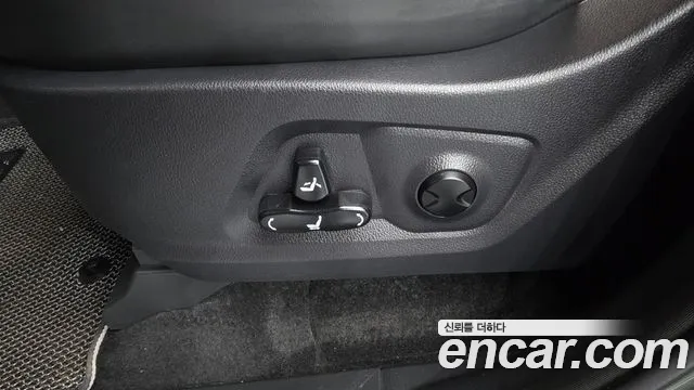 KG_Mobility_Ssangyong Rexton Новый Rexton Sport Khan Дизель 2.2 2WD — Фото автомобиля 28