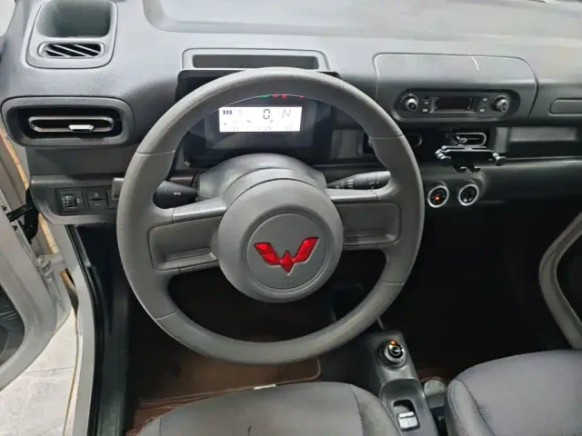 Wuling Zhiguang NEV — Фото автомобиля 10