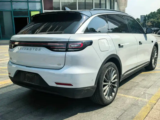 Leapmotor C11 — Фото автомобиля 12