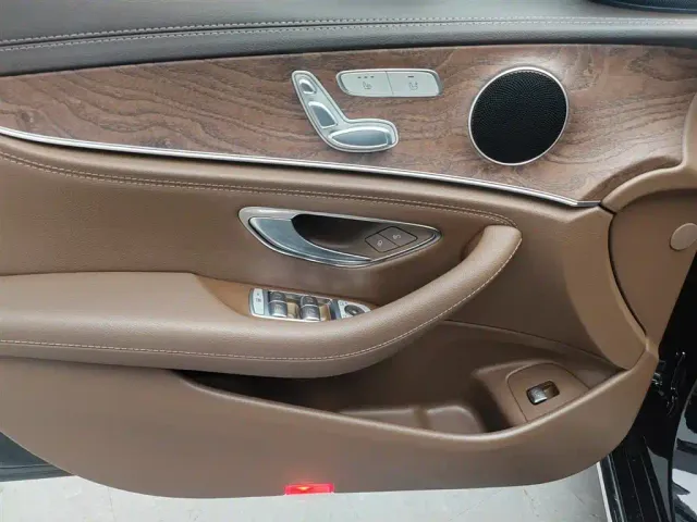 Mercedes-Benz Mercedes-Benz E-Class 2022 E 260 L Sport 4MATIC — Фото автомобиля 10