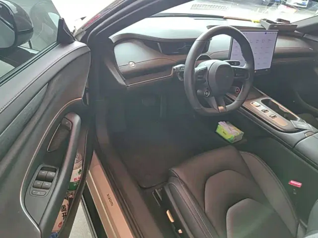 Xiaomi SU7 — Фото автомобиля 15