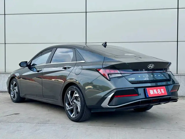 Hyundai Elantra — Фото автомобиля 4