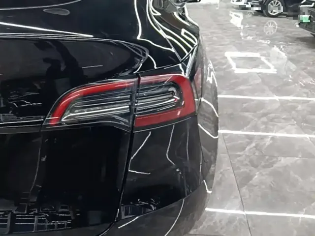 Tesla Model Y — Фото автомобиля 7