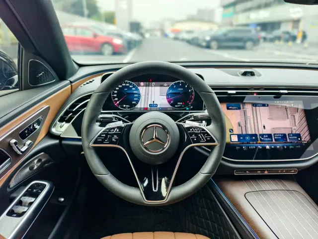 Mercedes-Benz E-Class — Фото автомобиля 11