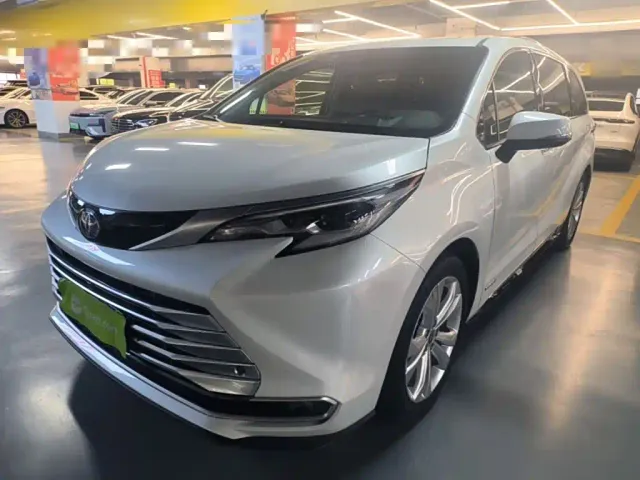 Фотография автомобиля — Toyota Sienna