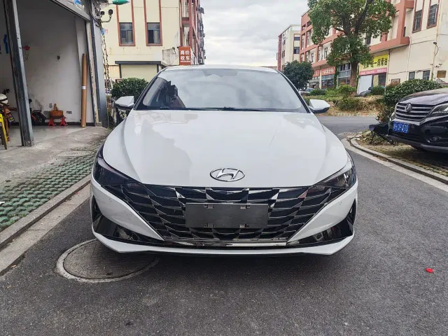 Hyundai Elantra — Фото автомобиля 3