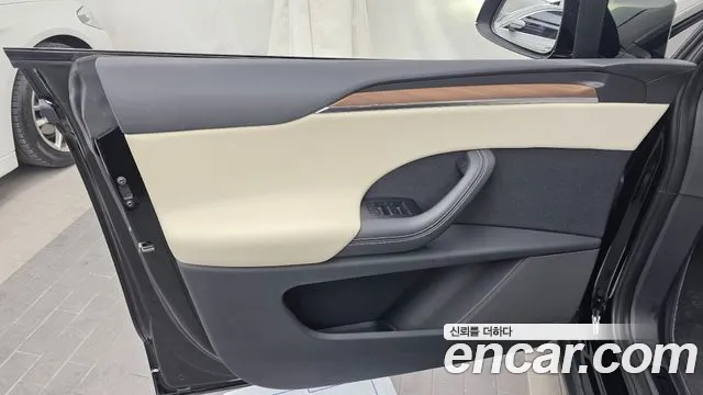 Tesla Model X — Фото автомобиля 24