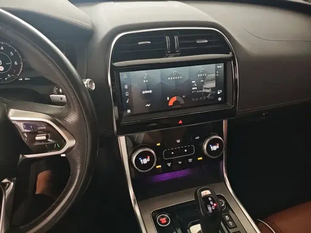 Jaguar XEL — Фото автомобиля 12