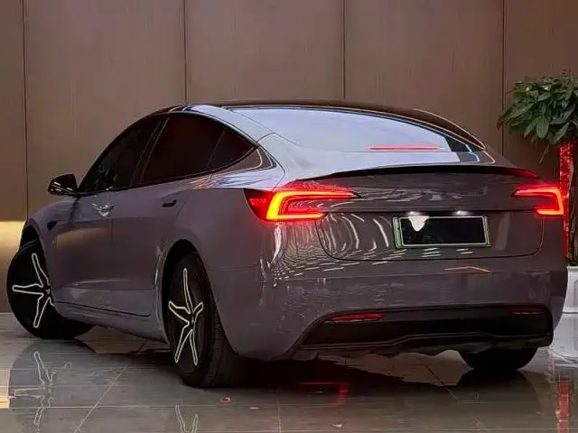 Tesla Model 3 — Фото автомобиля 4