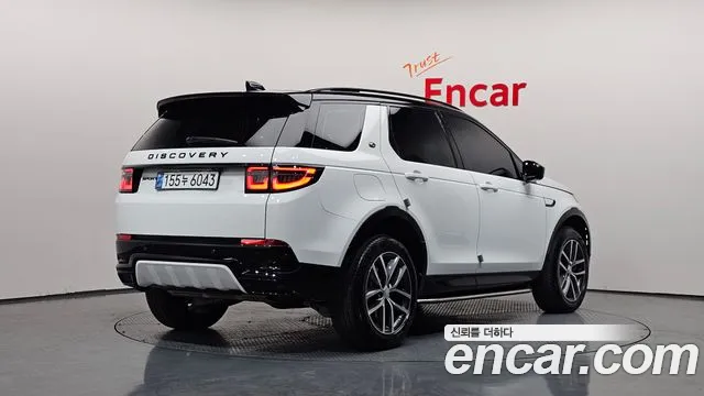 Land Rover Discovery Sport Discovery Sport 2 поколение P250 Dynamic SE — Фото автомобиля 2