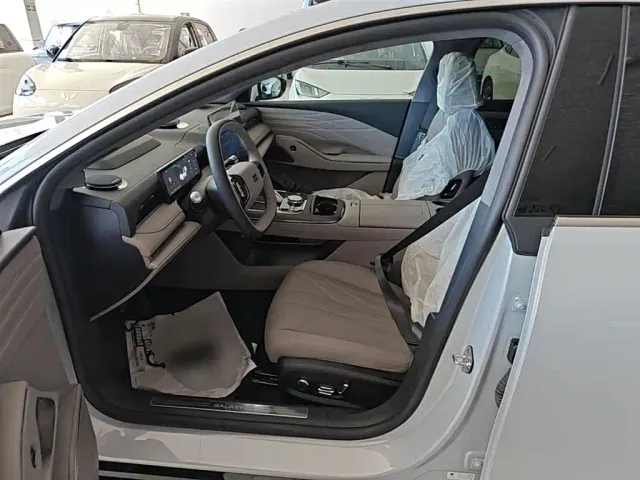 Geely Galaxy Xingyao 8 — Фото автомобиля 14
