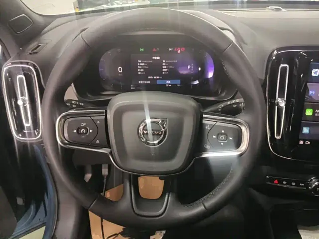 Volvo XC40 — Фото автомобиля 10