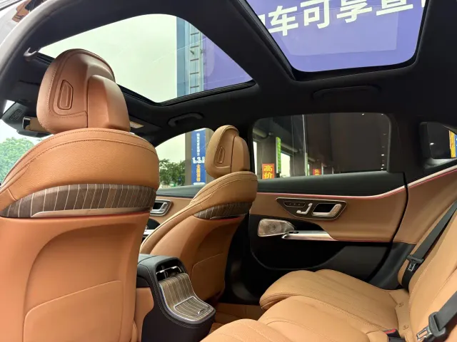 Mercedes-Benz E-Class — Фото автомобиля 17