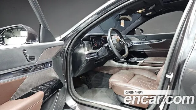 BMW 7 Series G70 — Фото автомобиля 15